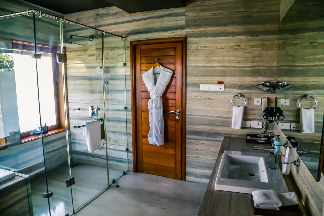 Aamby Valley City Лонавала Экстерьер фото A bathroom in a hotel